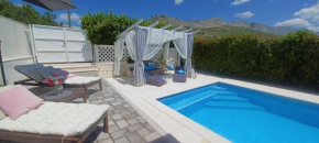 House Matenda house, Solin